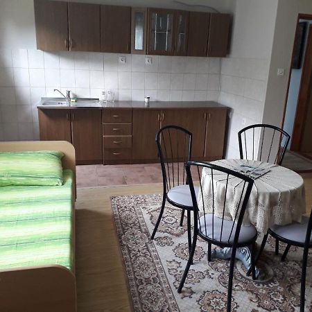 Miljevina Prenociste Vitas B&B 외부 사진