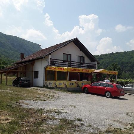 Miljevina Prenociste Vitas B&B 외부 사진