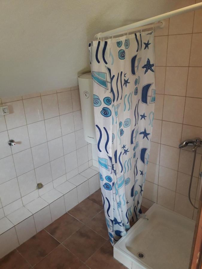 Miljevina Prenociste Vitas B&B 외부 사진