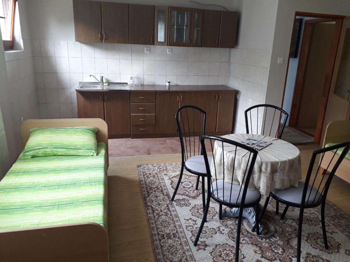 Miljevina Prenociste Vitas B&B 외부 사진