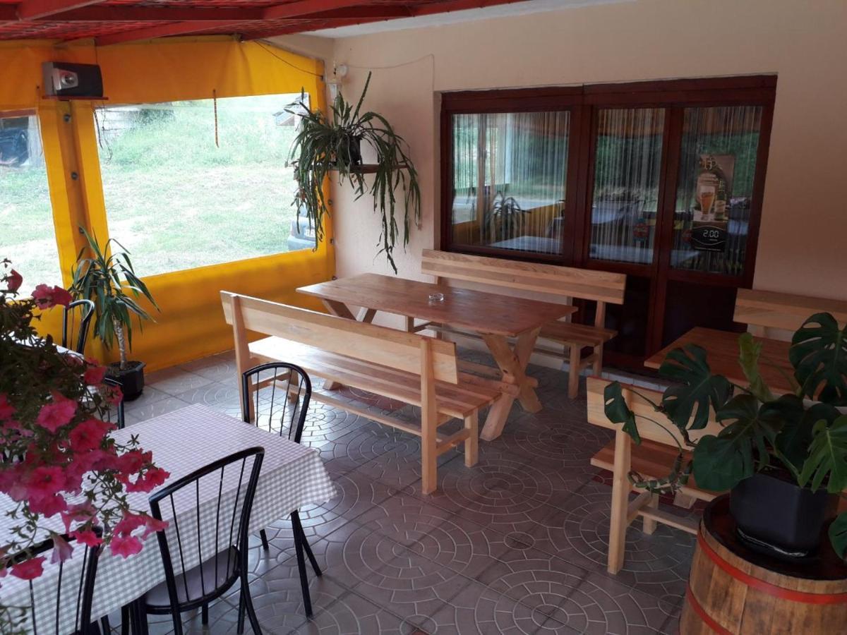 Miljevina Prenociste Vitas B&B 외부 사진