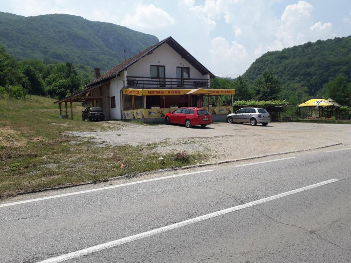 Miljevina Prenociste Vitas B&B 외부 사진