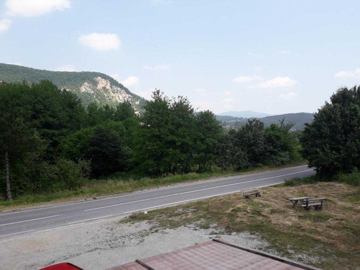 Miljevina Prenociste Vitas B&B 외부 사진