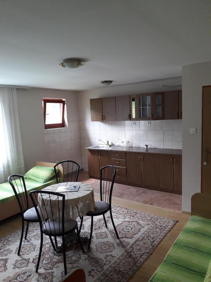 Miljevina Prenociste Vitas B&B 외부 사진
