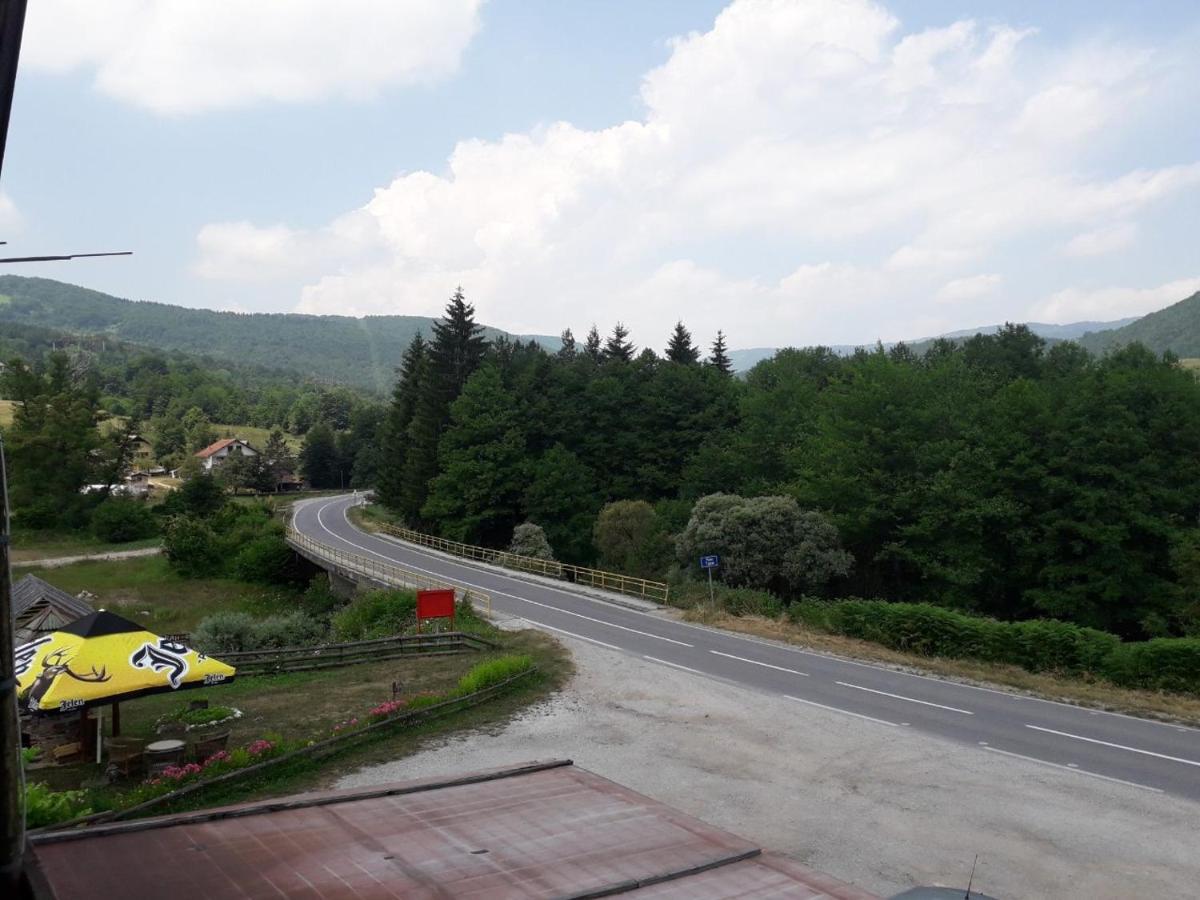 Miljevina Prenociste Vitas B&B 외부 사진