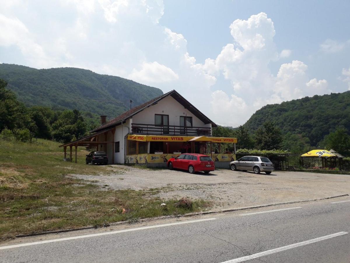 Miljevina Prenociste Vitas B&B 외부 사진