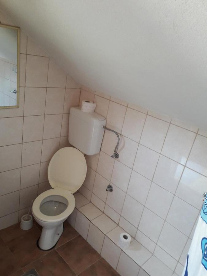 Miljevina Prenociste Vitas B&B 외부 사진