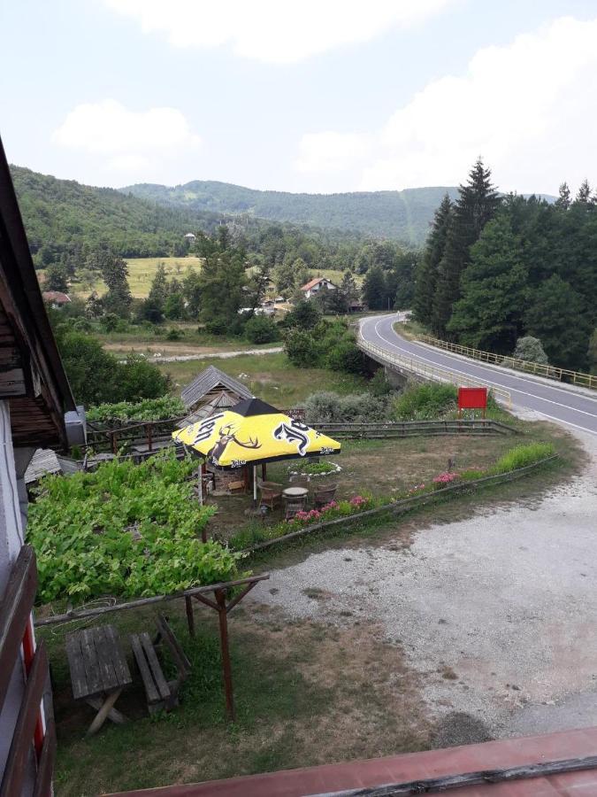 Miljevina Prenociste Vitas B&B 외부 사진