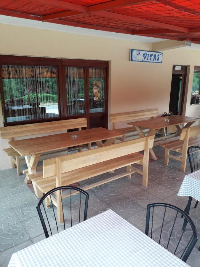 Miljevina Prenociste Vitas B&B 외부 사진