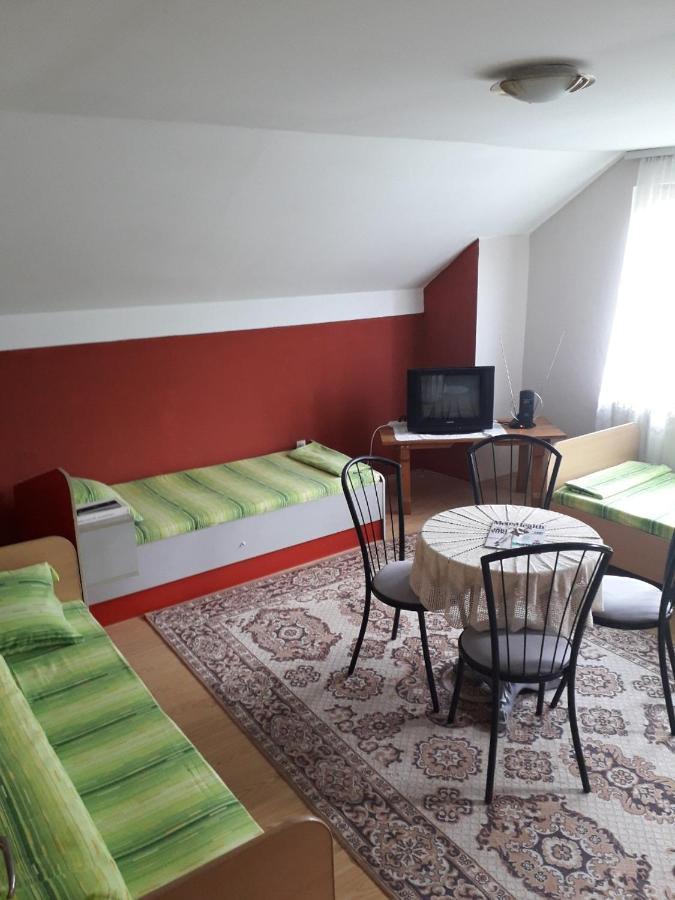 Miljevina Prenociste Vitas B&B 외부 사진