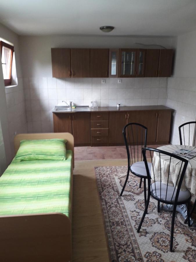 Miljevina Prenociste Vitas B&B 외부 사진