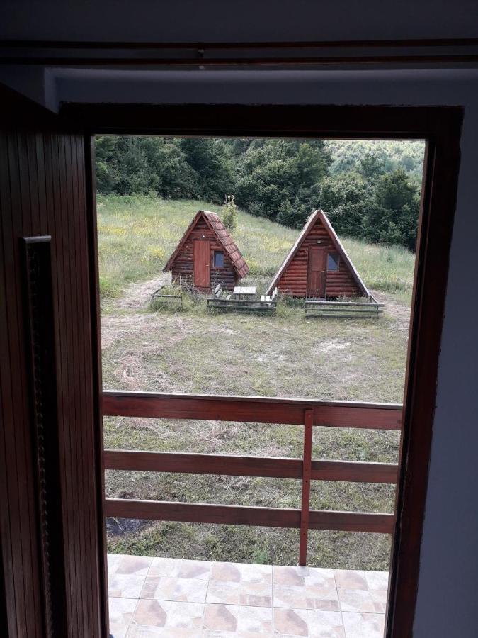 Miljevina Prenociste Vitas B&B 외부 사진