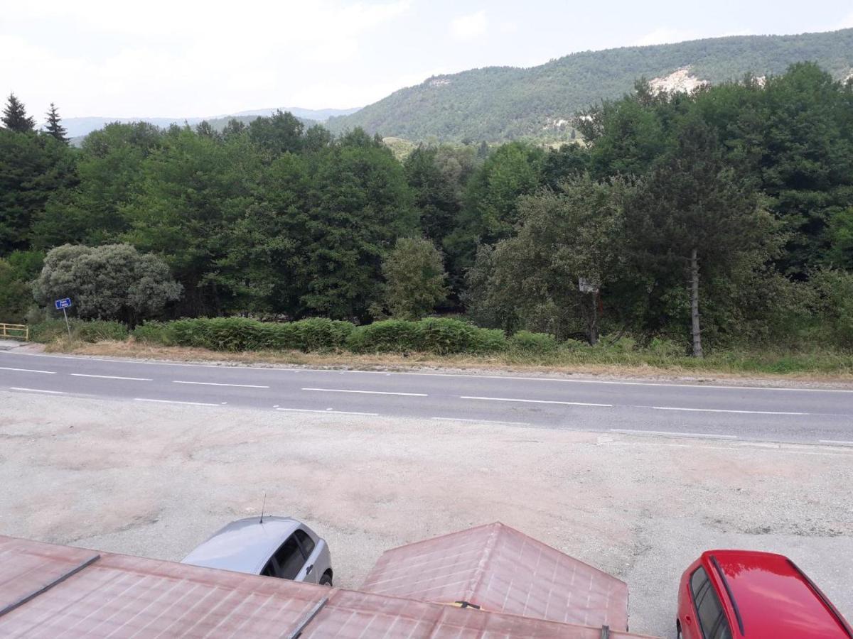Miljevina Prenociste Vitas B&B 외부 사진