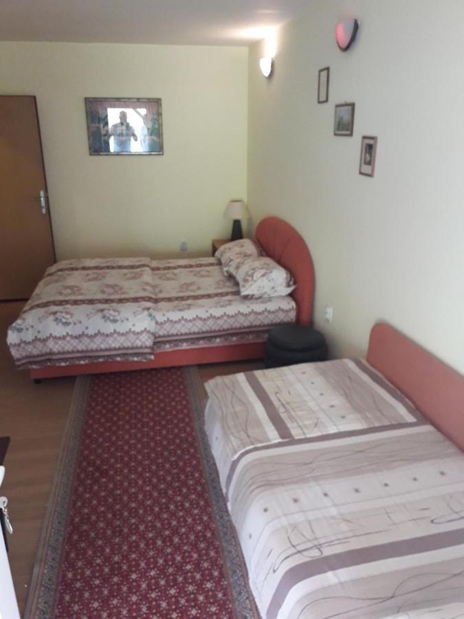Miljevina Prenociste Vitas B&B 외부 사진